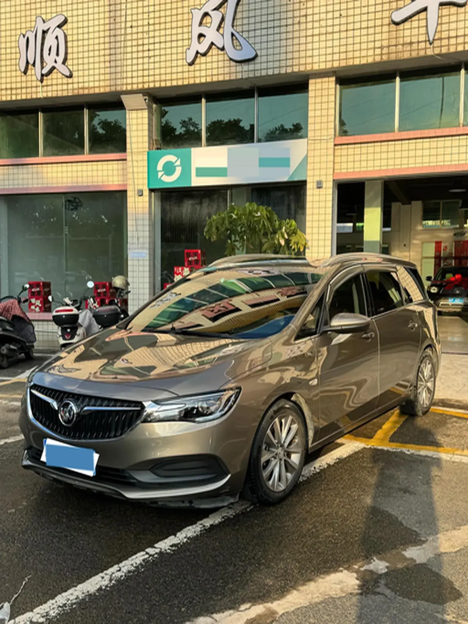 2021 BUICK GL6 view 1