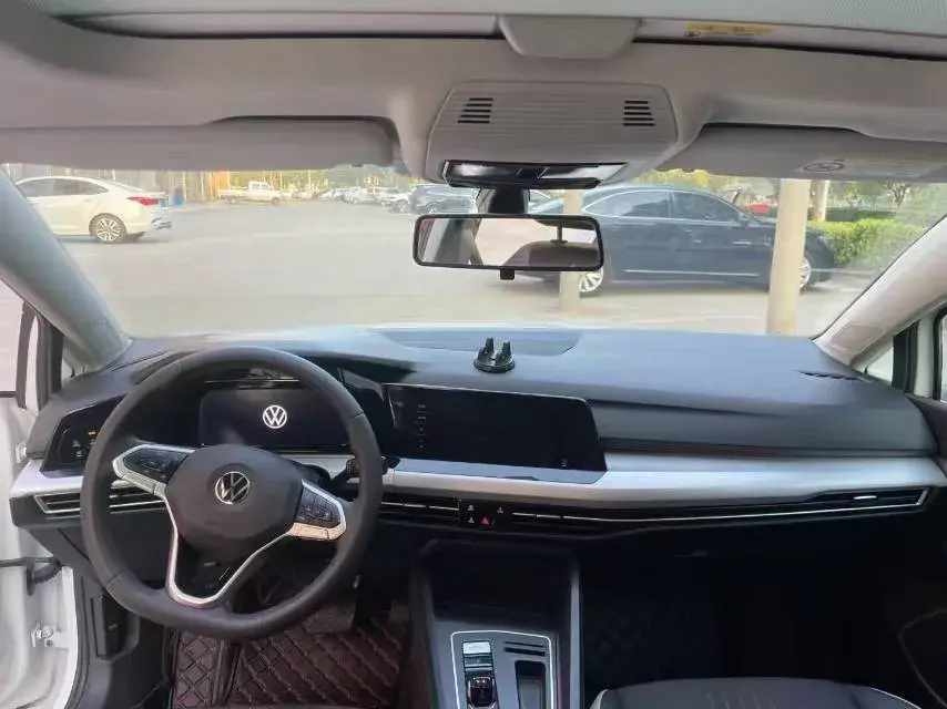 2024 VOLKSWAGEN GOLF thumbnail 3