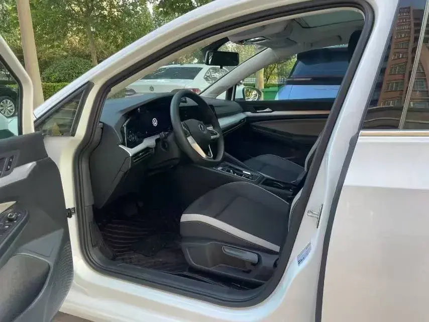 2024 VOLKSWAGEN GOLF thumbnail 2