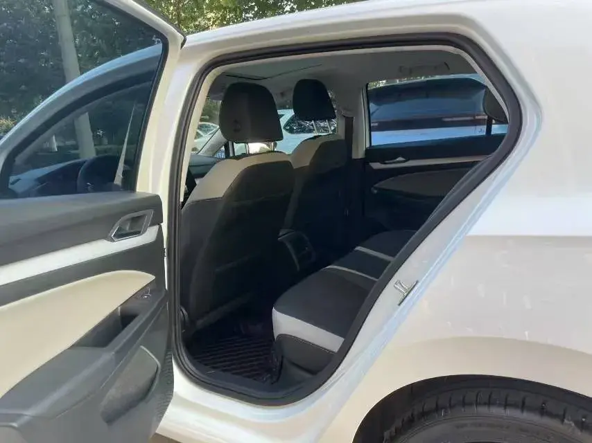 2024 VOLKSWAGEN GOLF thumbnail 4