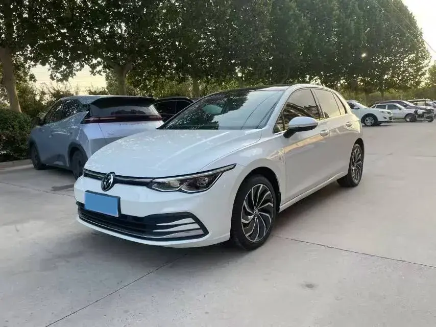 2024 VOLKSWAGEN GOLF view 1