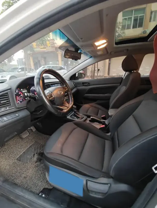 2018 HYUNDAI ELANTRA thumbnail 4