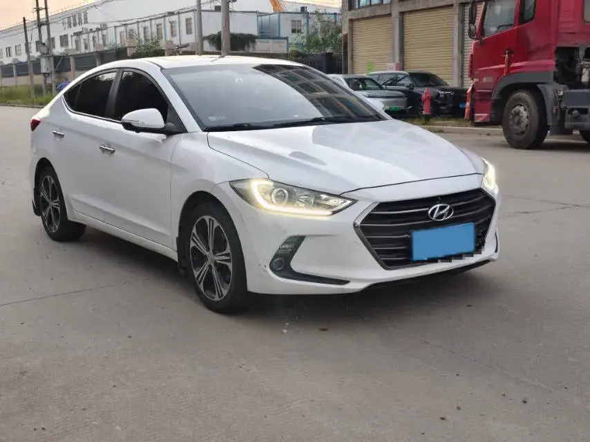 2018 HYUNDAI ELANTRA thumbnail 2