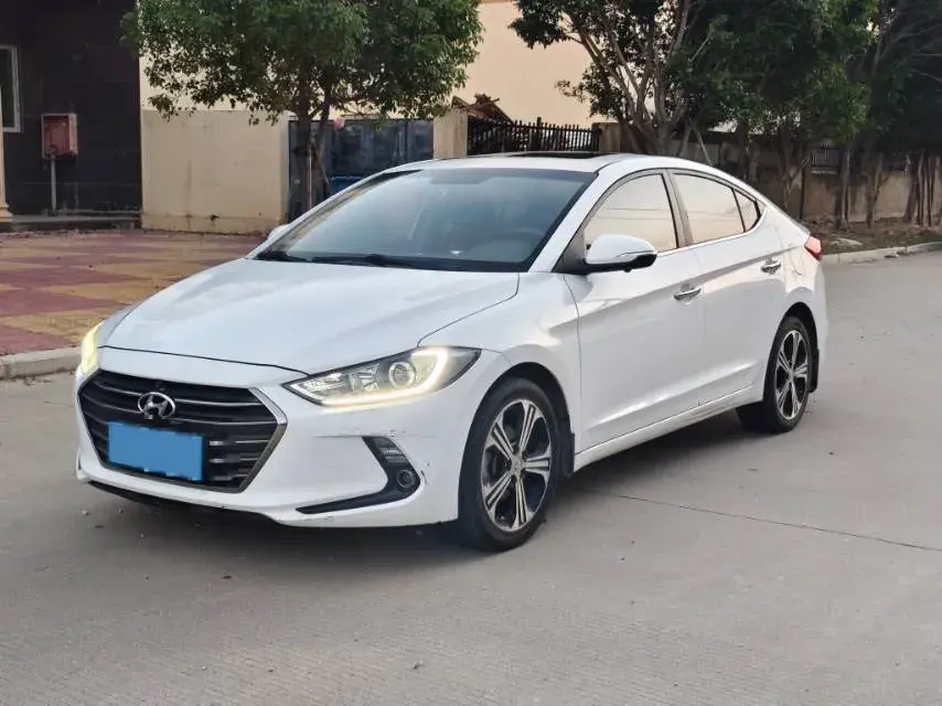 2018 HYUNDAI ELANTRA view 1