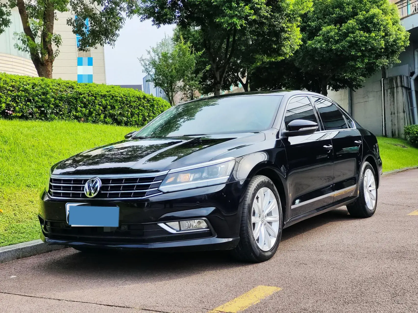 2017 VOLKSWAGEN PASSAT view 1