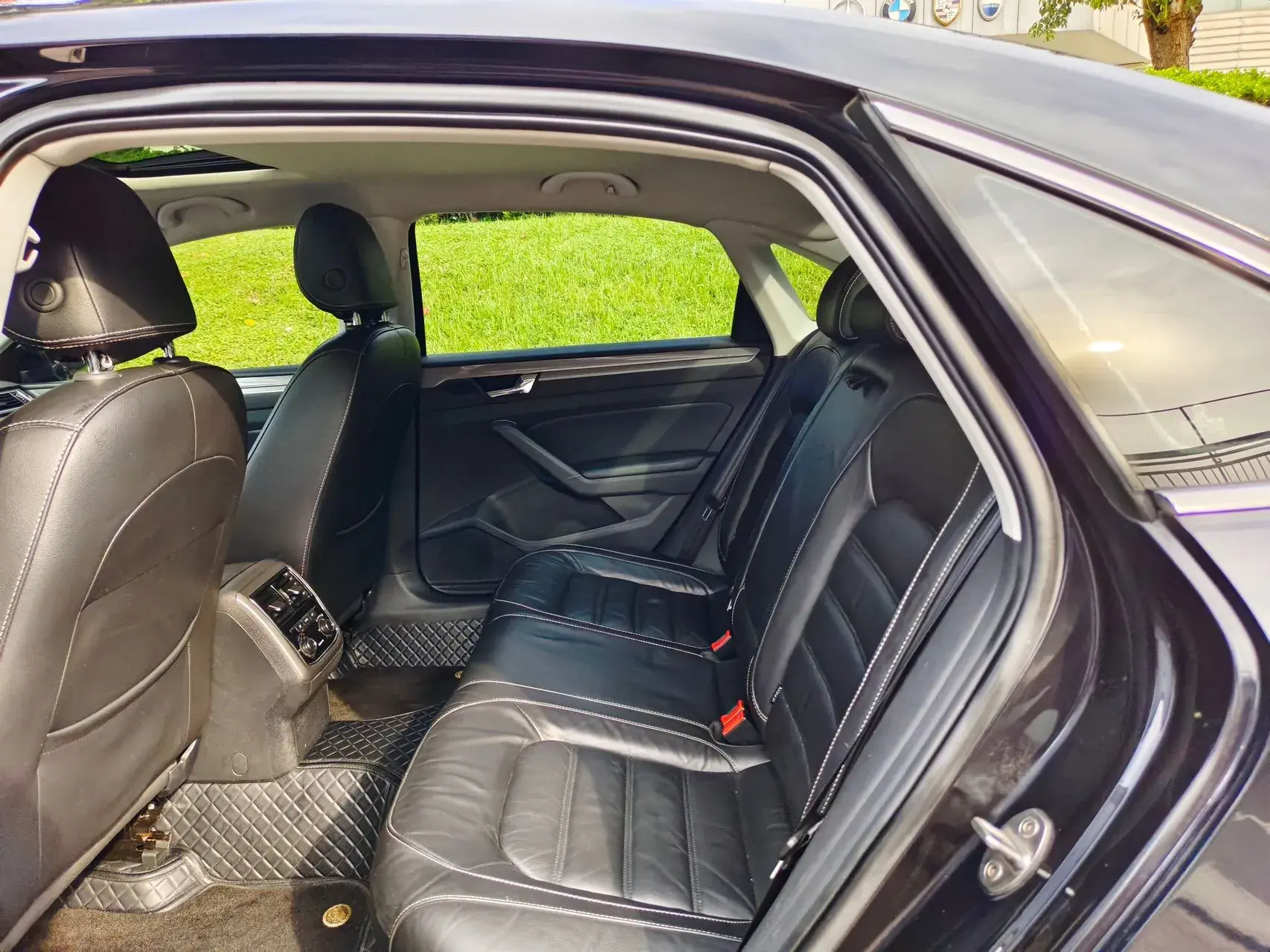 2017 VOLKSWAGEN PASSAT thumbnail 4