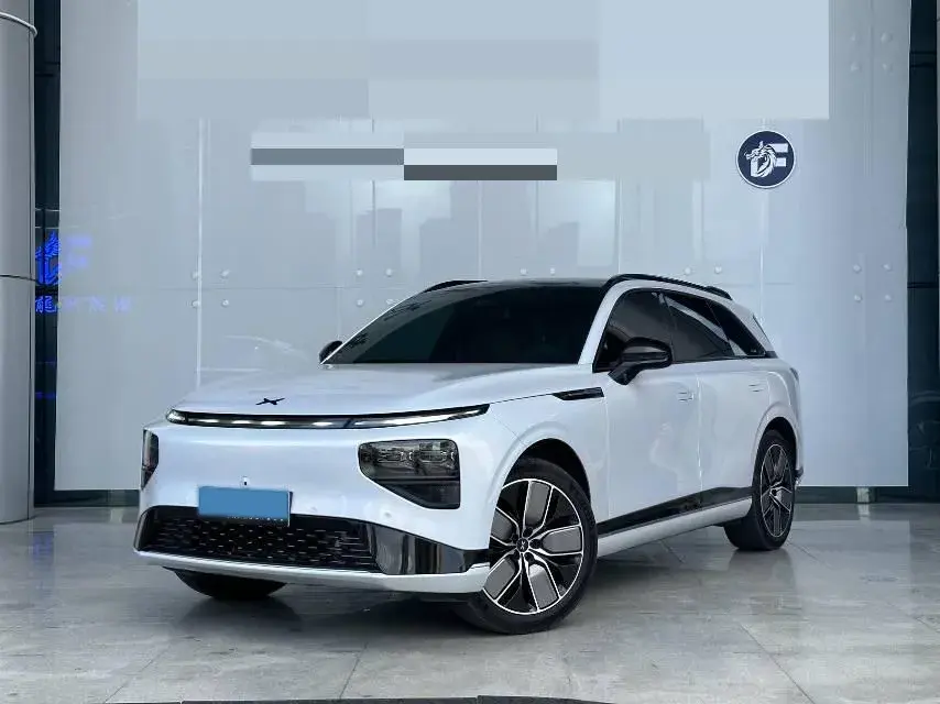 2022 XPENG G9 view 1