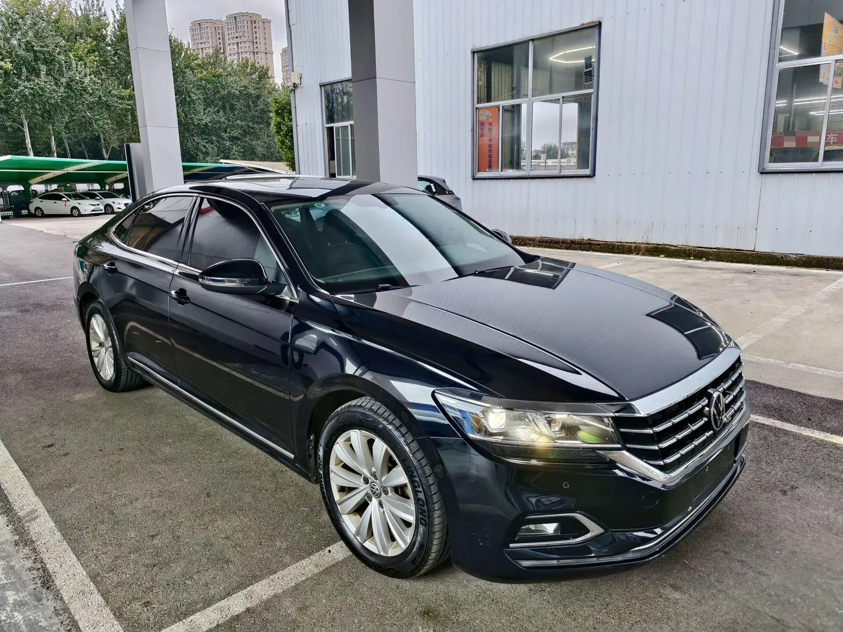 2019 VOLKSWAGEN PASSAT thumbnail 3