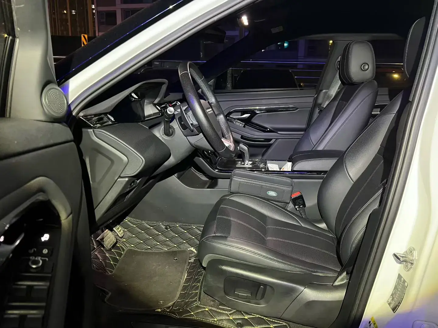 2020 LAND ROVER thumbnail 4