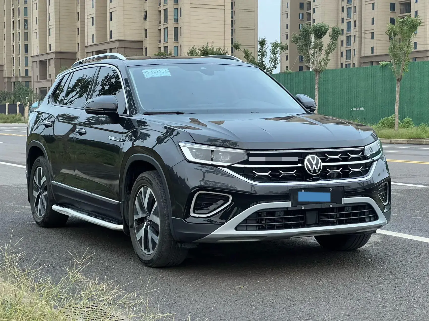 2023 VOLKSWAGEN TAYRON thumbnail 3