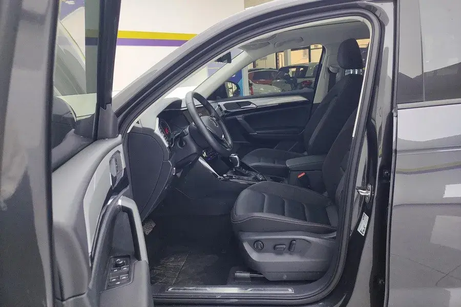 2022 VOLKSWAGEN TAYRON thumbnail 4