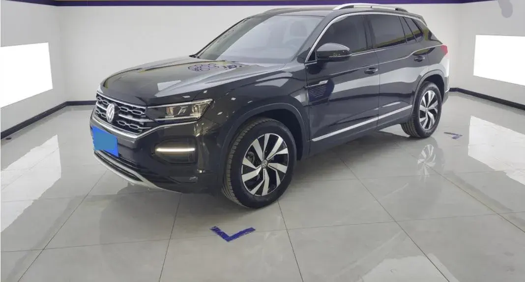 2022 VOLKSWAGEN TAYRON view 1