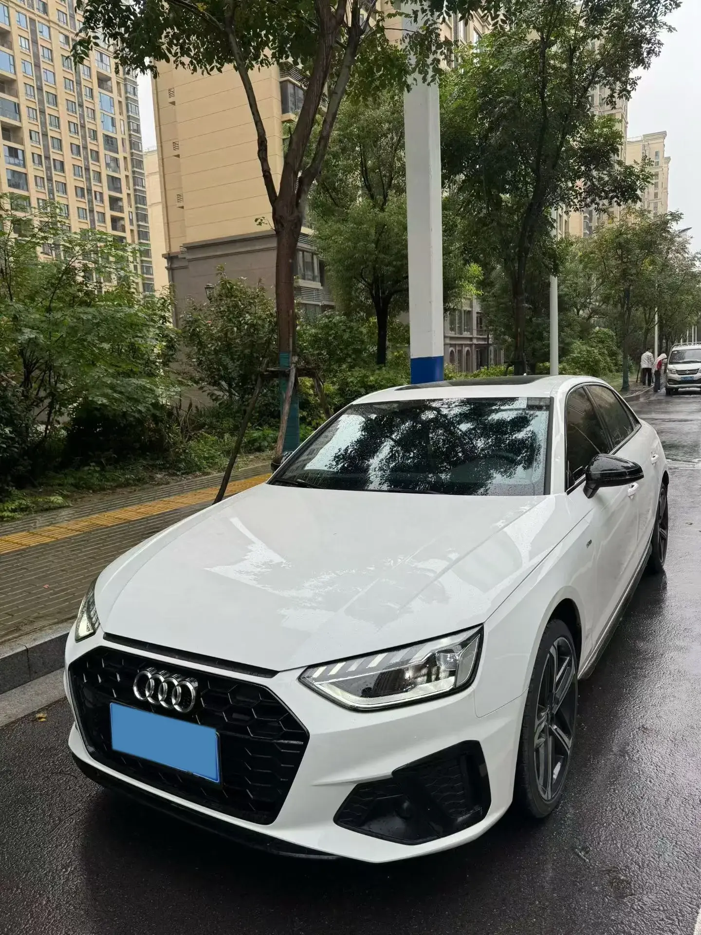 2024 AUDI A4L view 1