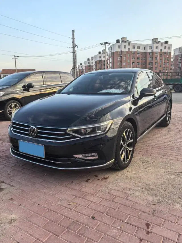 2020 VOLKSWAGEN MAGOTAN view 1