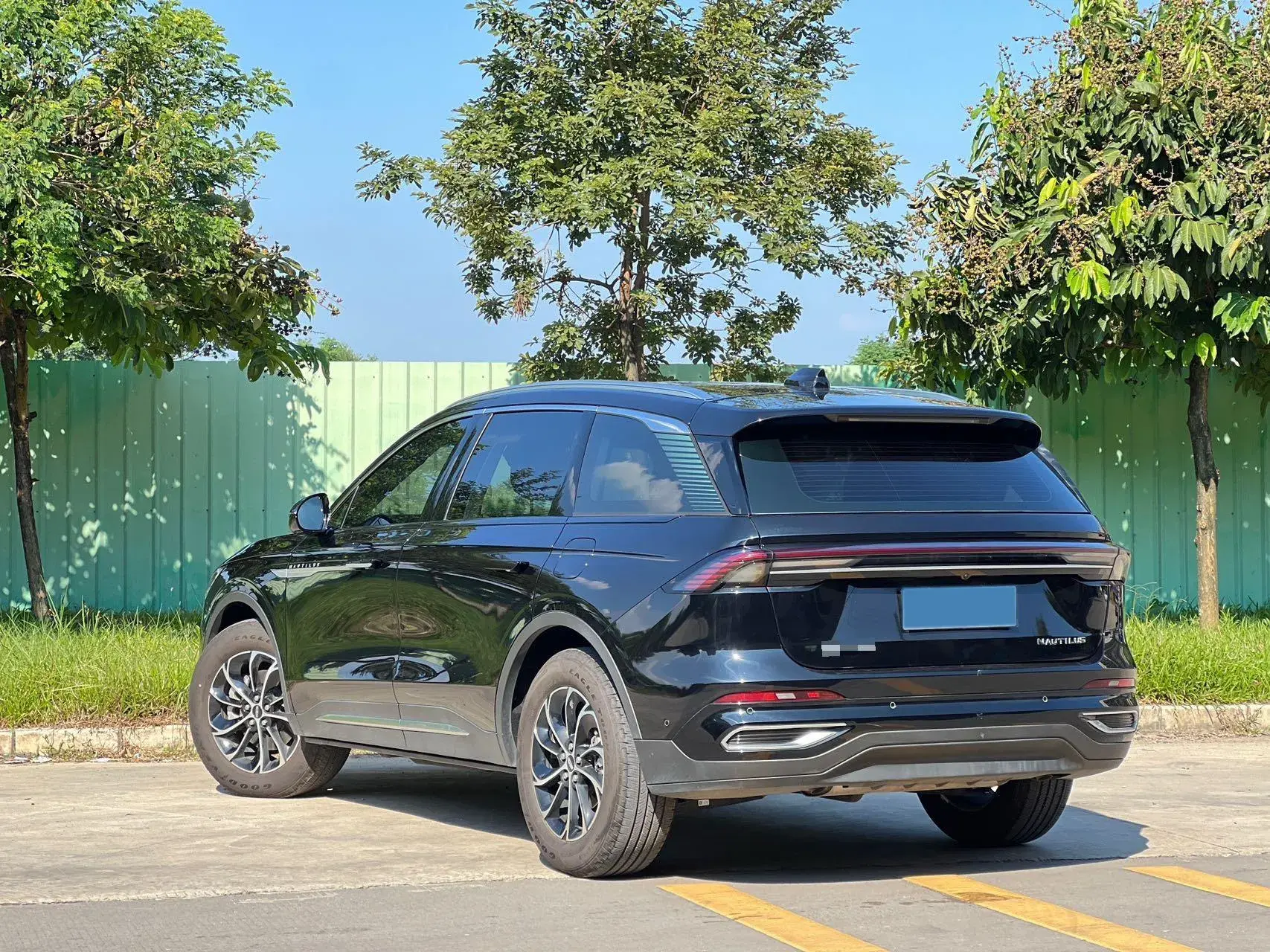 2023 LINCOLN NAUTILUS thumbnail 3