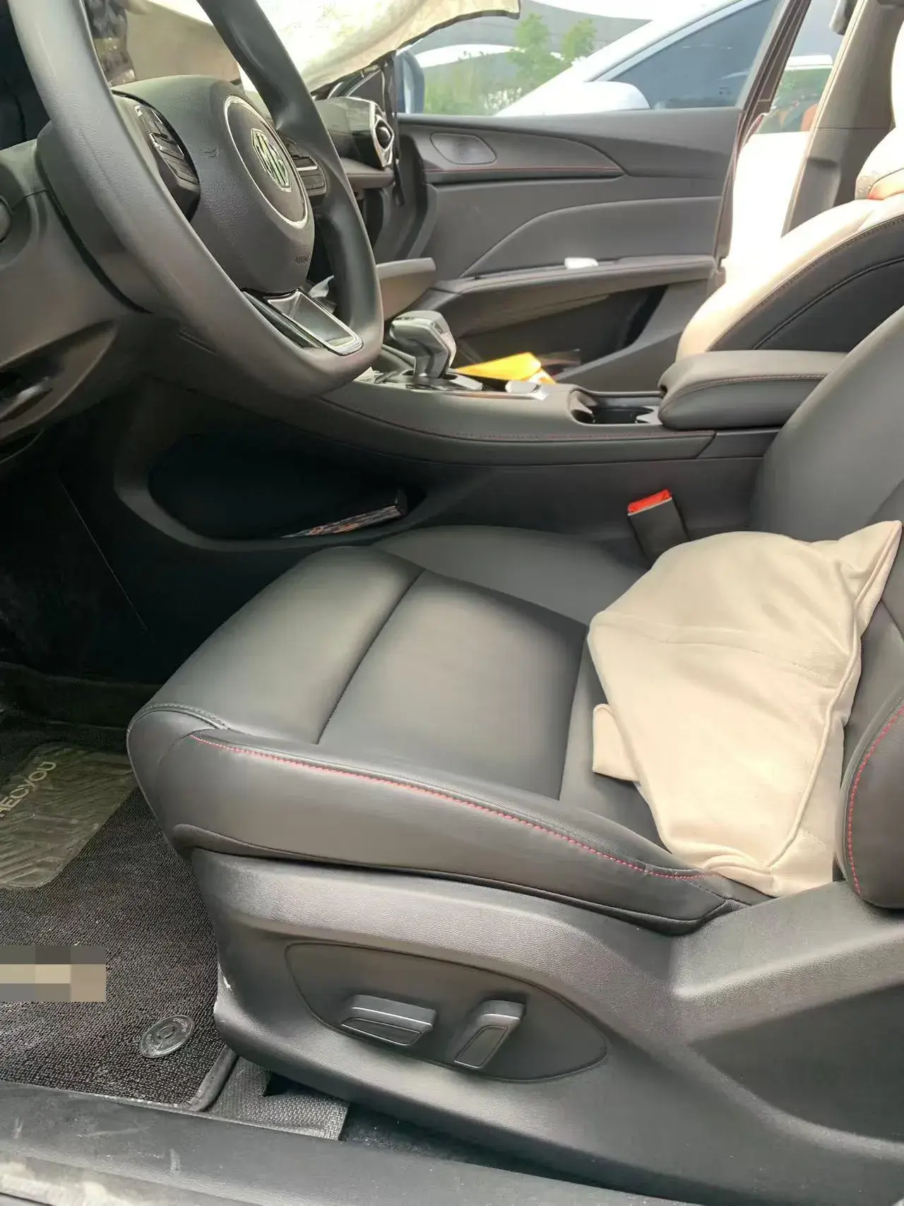 2025 MG 5 thumbnail 4