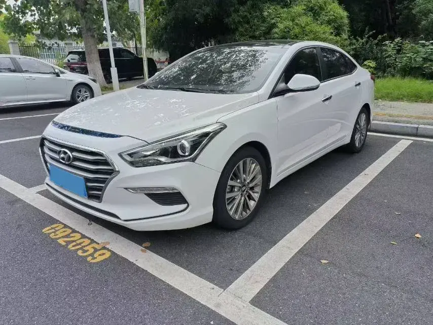 2017 HYUNDAI MISTRA view 1