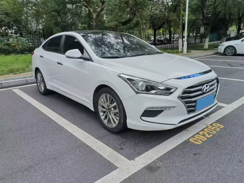 2017 HYUNDAI MISTRA thumbnail 3