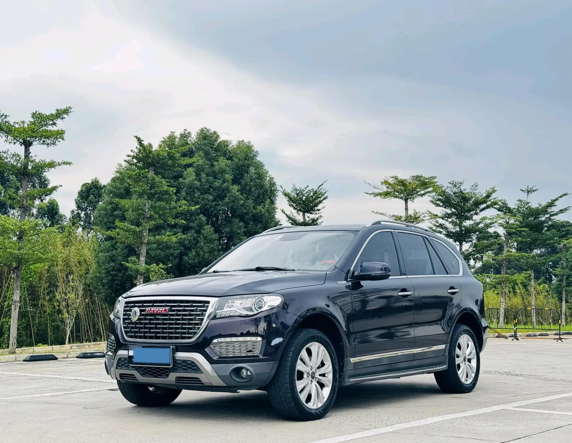 2017 HAVAL H8 view 1