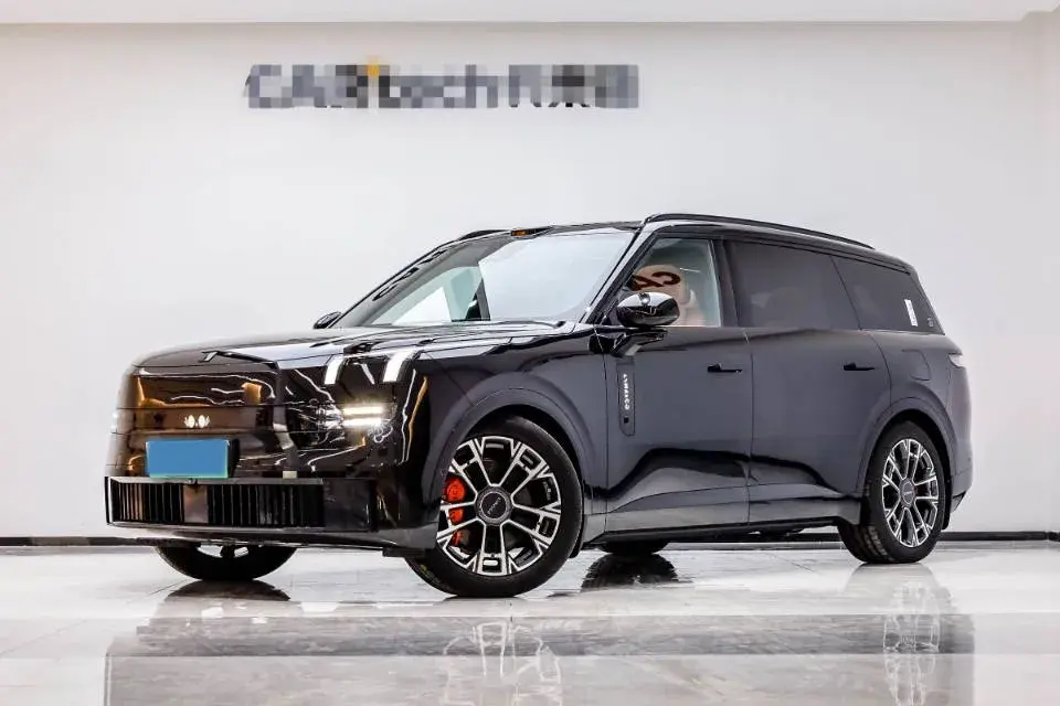 2025 LYNK&CO 900 view 1