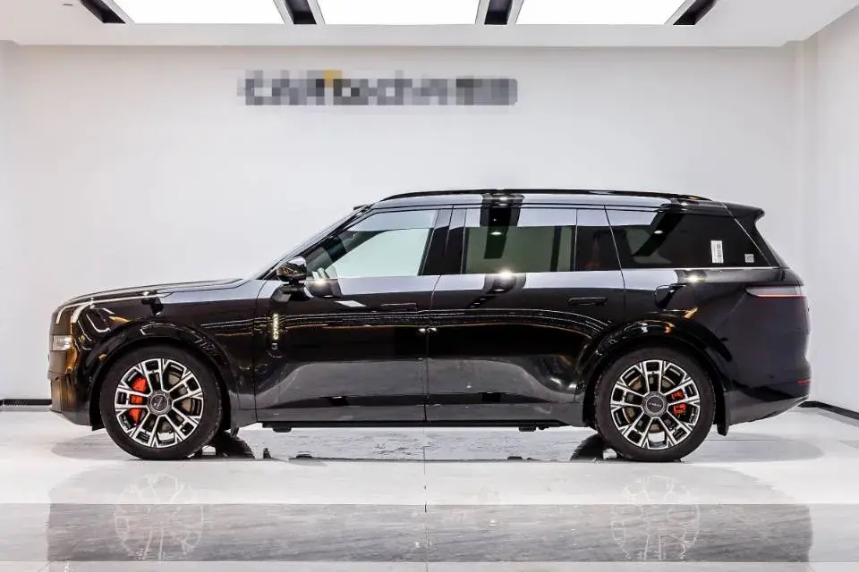 2025 LYNK&CO 900 thumbnail 3