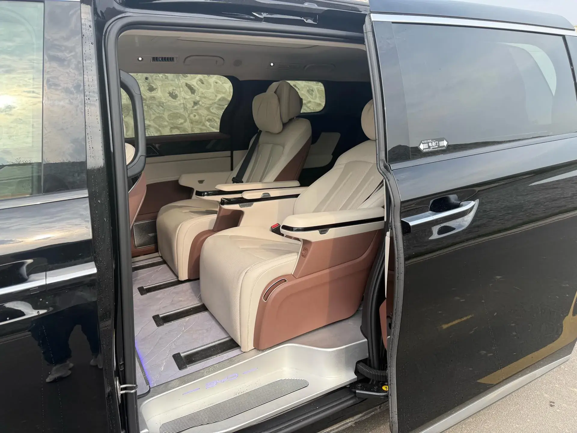 2025 BYD XIA thumbnail 4