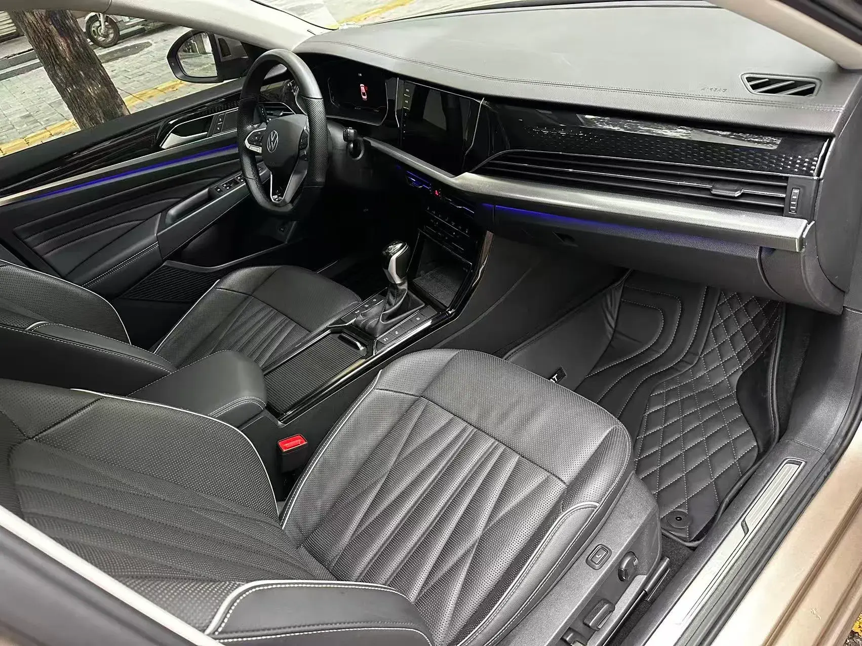 2022 VOLKSWAGEN PASSAT thumbnail 4