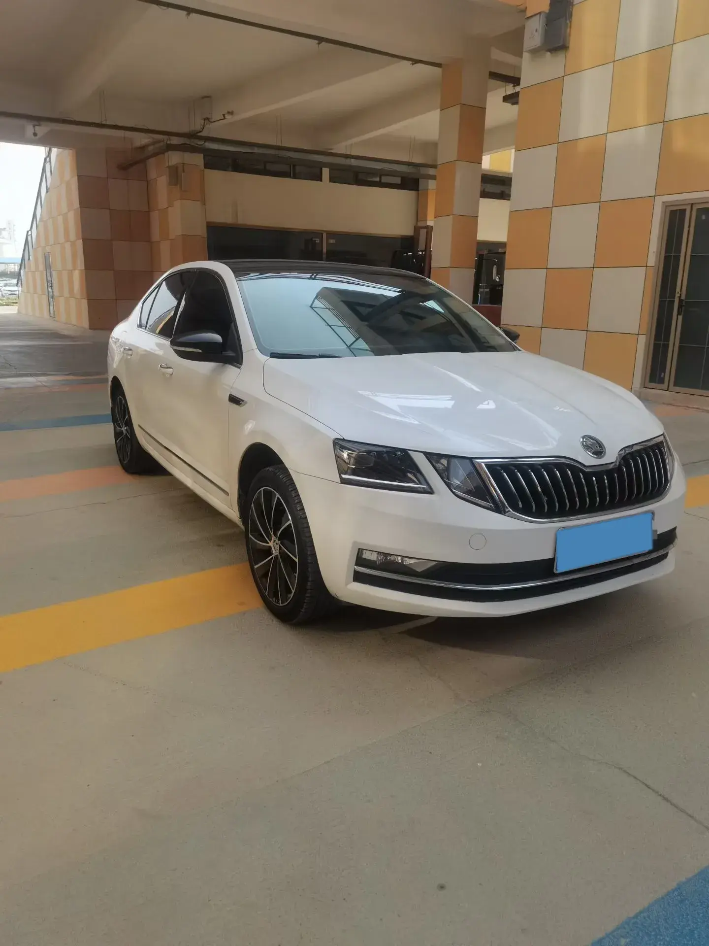 2019 SKODA OCTAVIA thumbnail 3