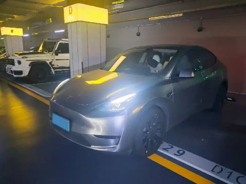 2022 TESLA MODEL view 1