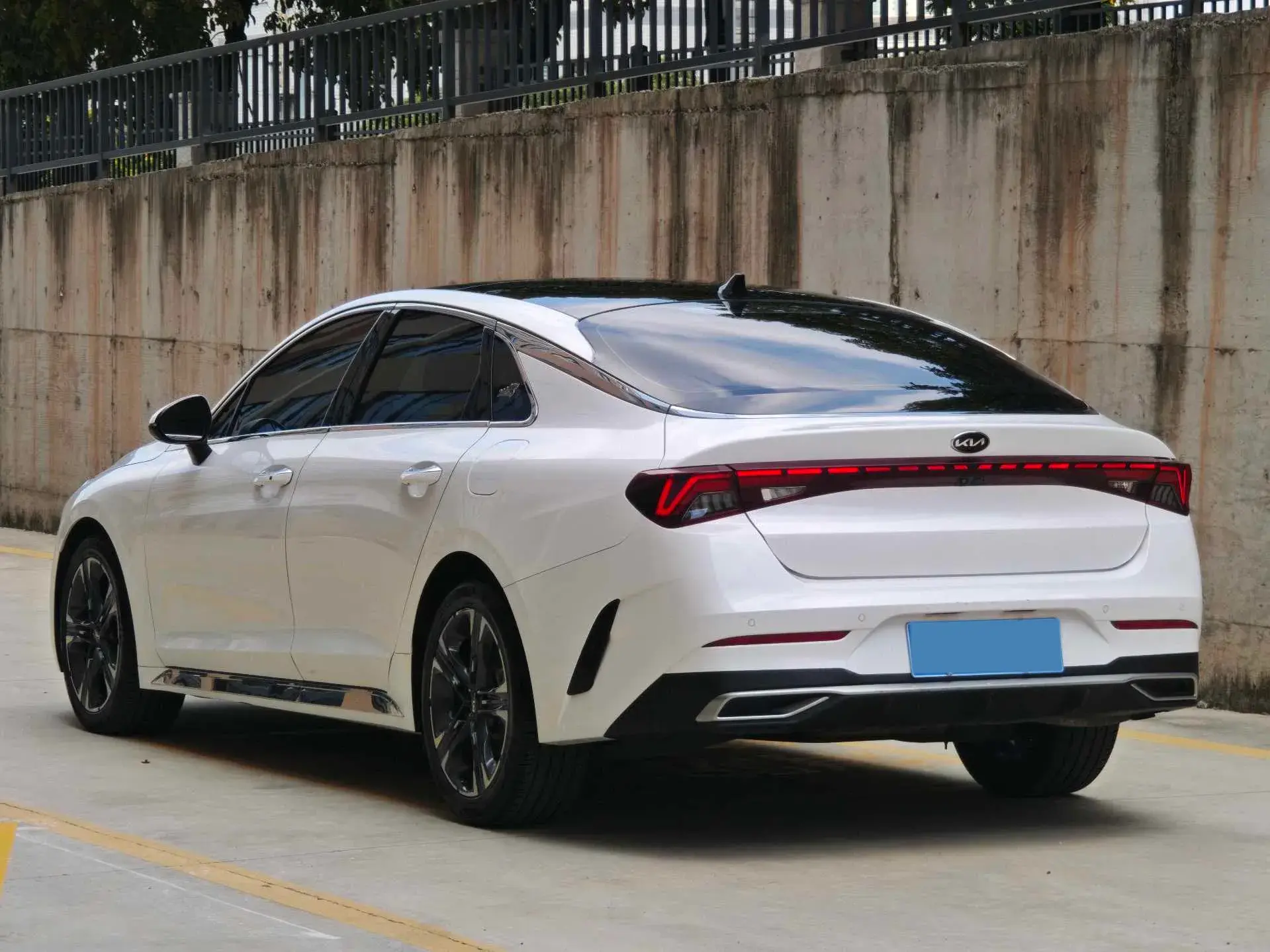 2020 KIA K5 thumbnail 4