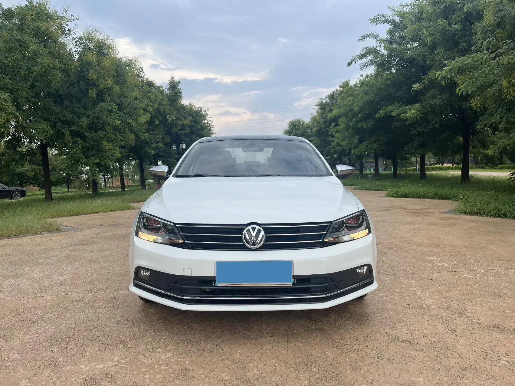 2018 VOLKSWAGEN SAGITAR thumbnail 2