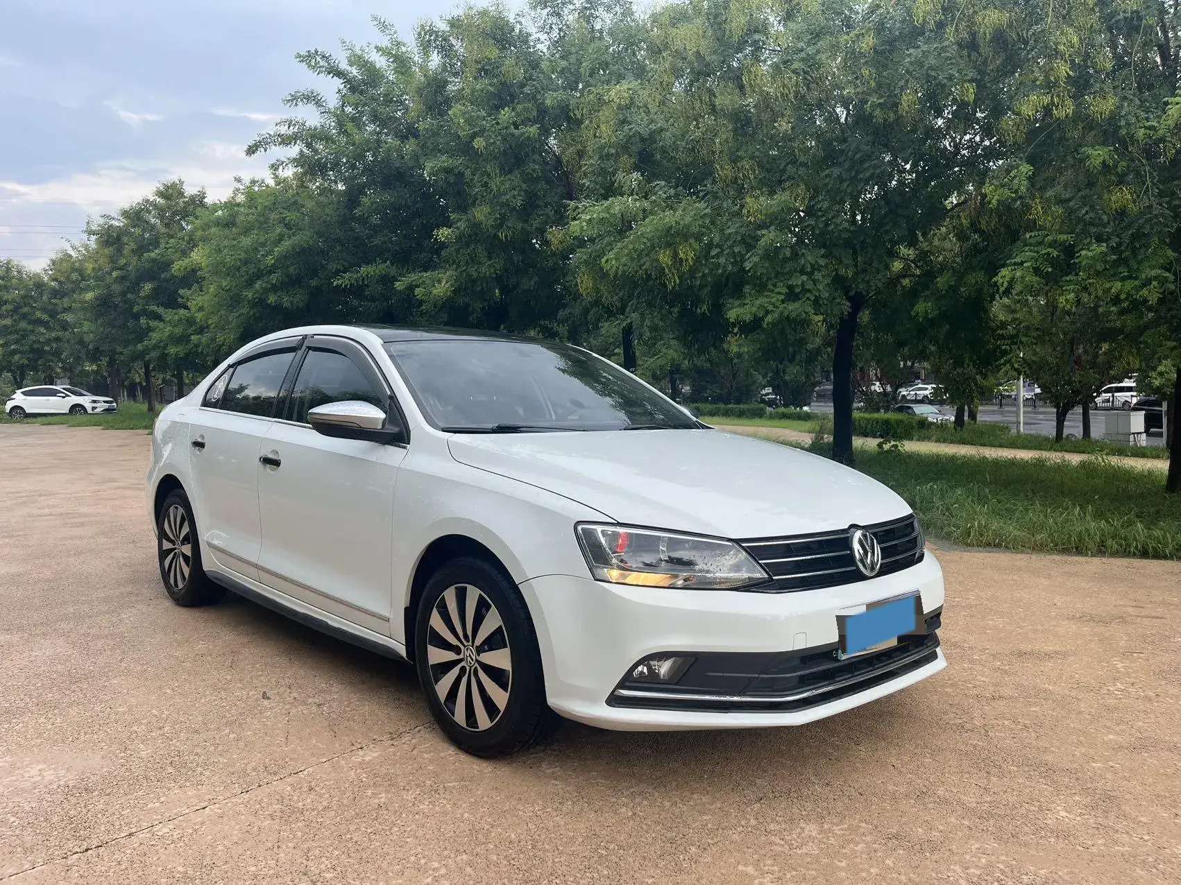 2018 VOLKSWAGEN SAGITAR thumbnail 3