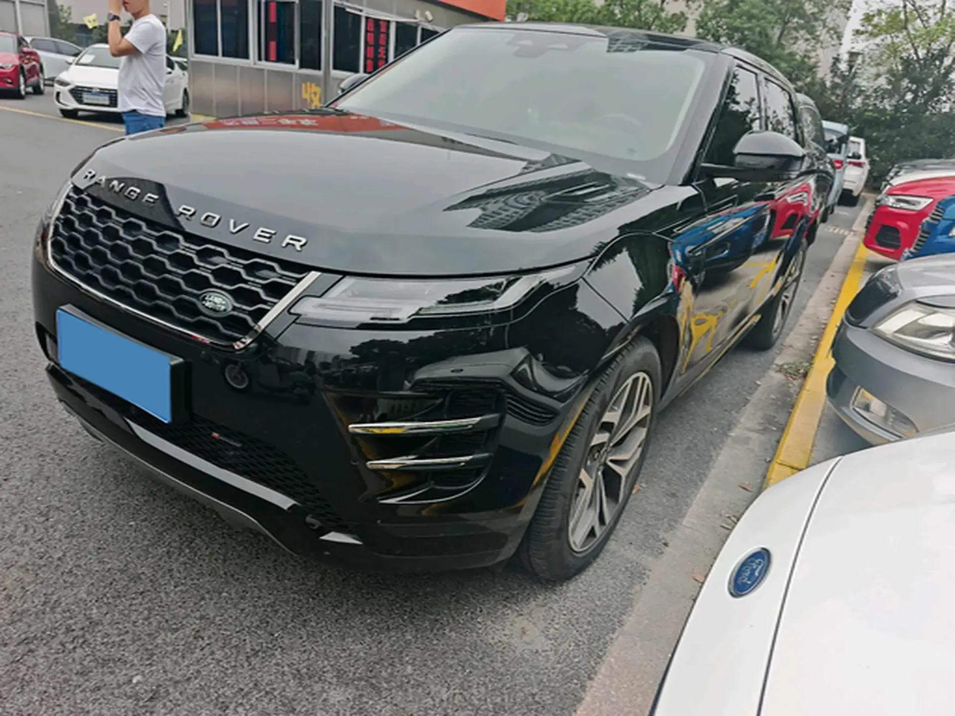 2023 LAND ROVER view 1