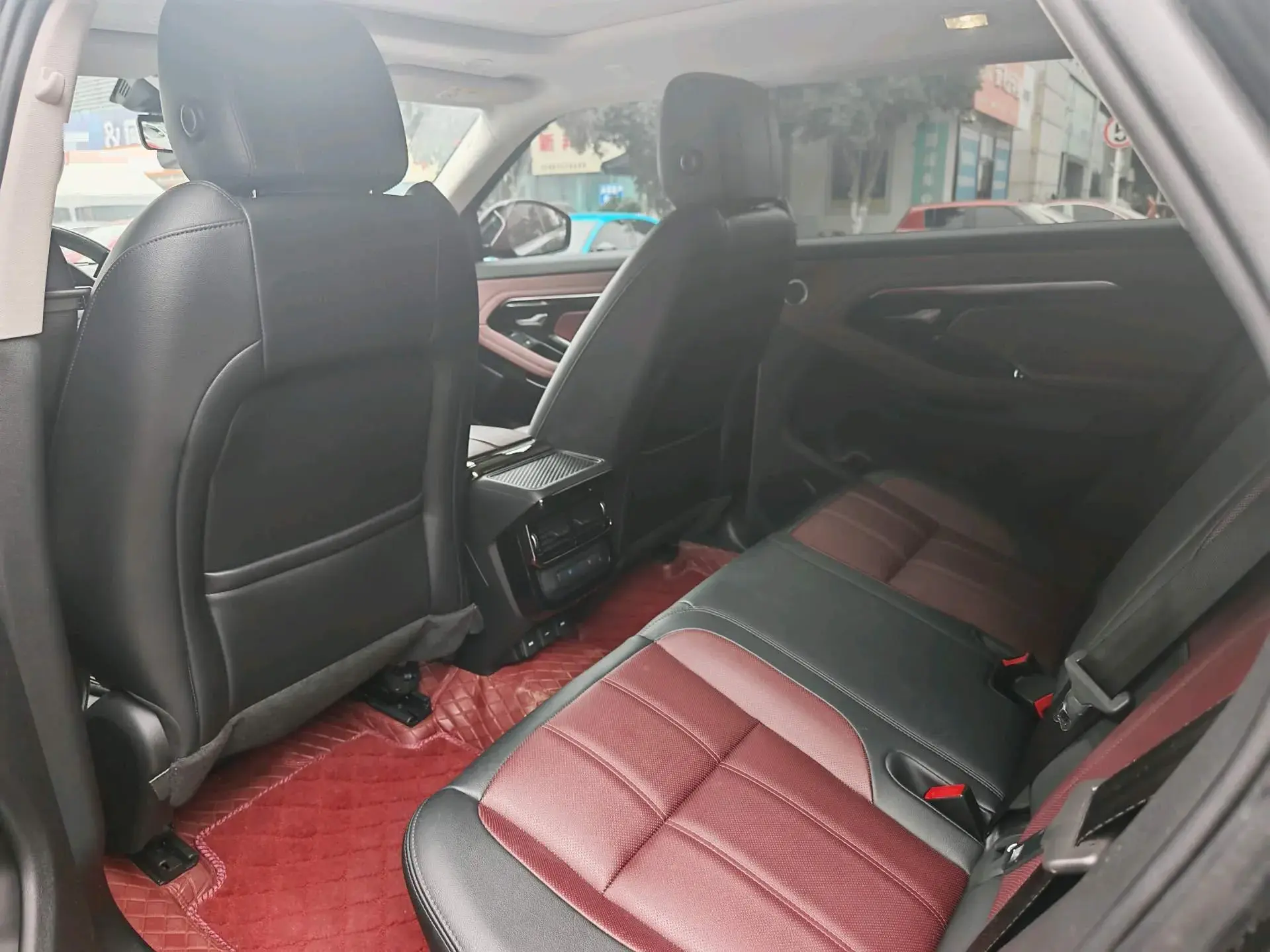 2023 LAND ROVER thumbnail 4