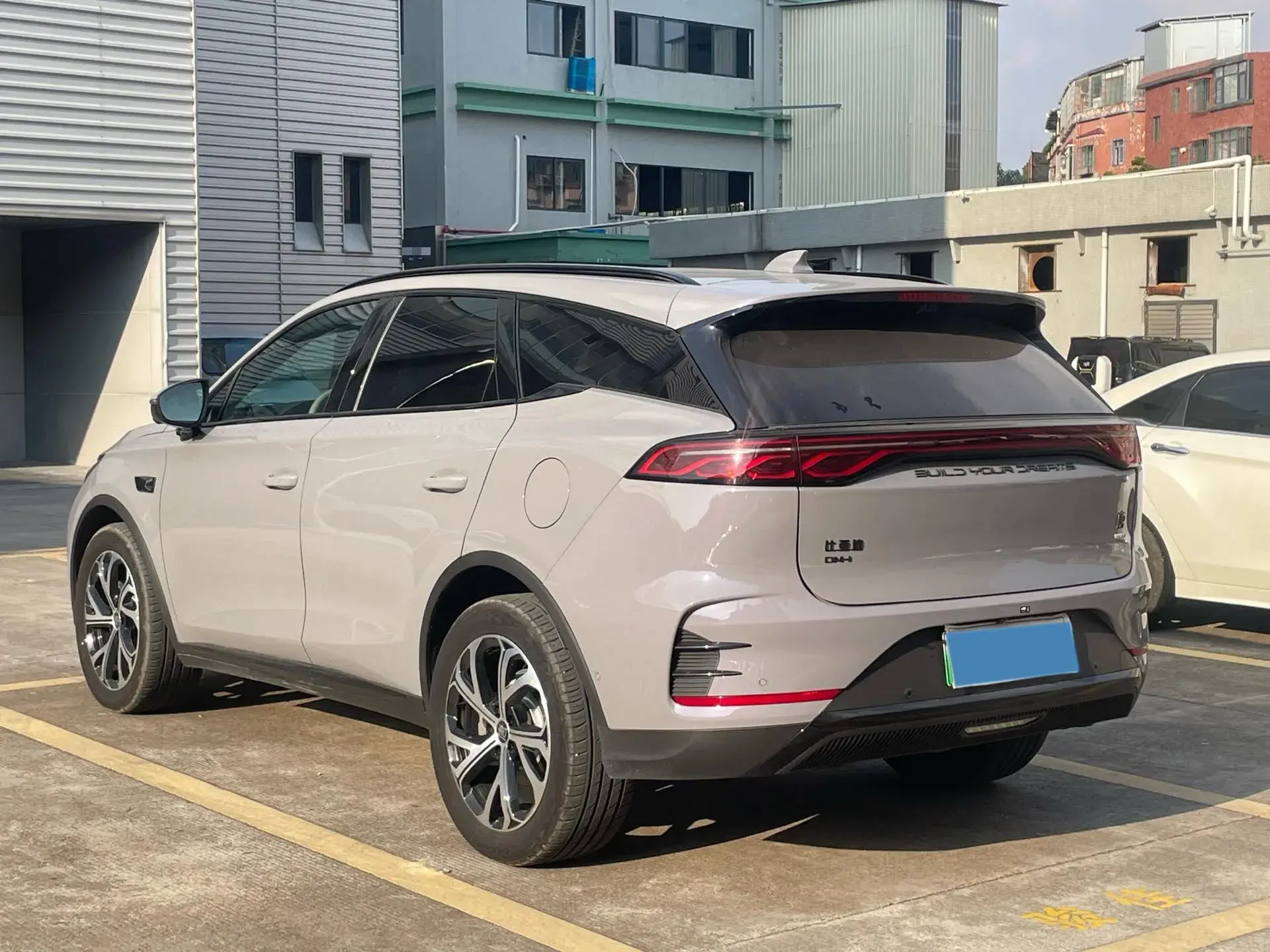 2025 BYD TANG thumbnail 4