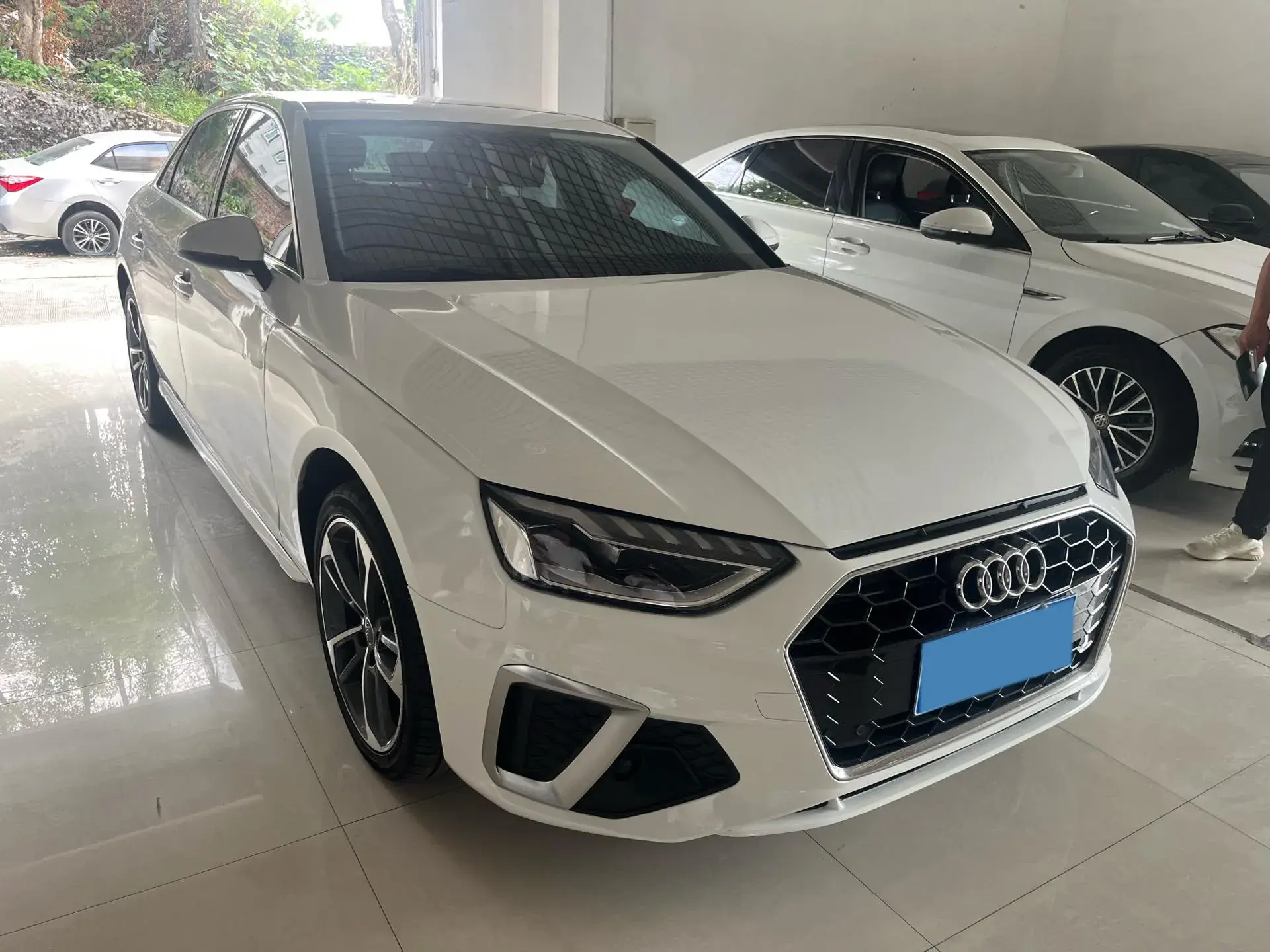 2020 AUDI A4L thumbnail 2