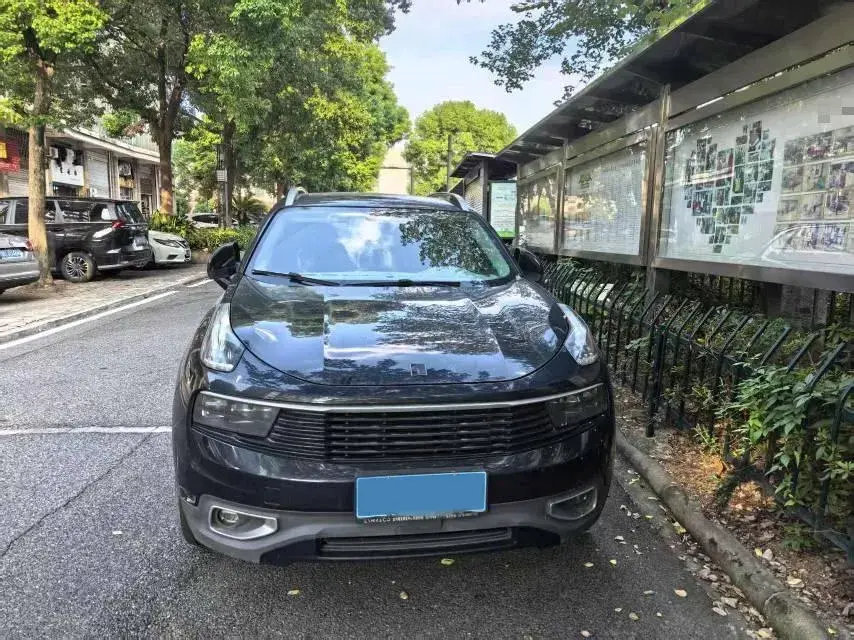 2018 LYNK&CO 01 thumbnail 2