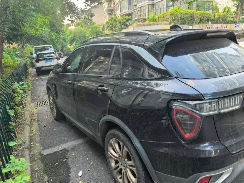 2018 LYNK&CO 01 thumbnail 4