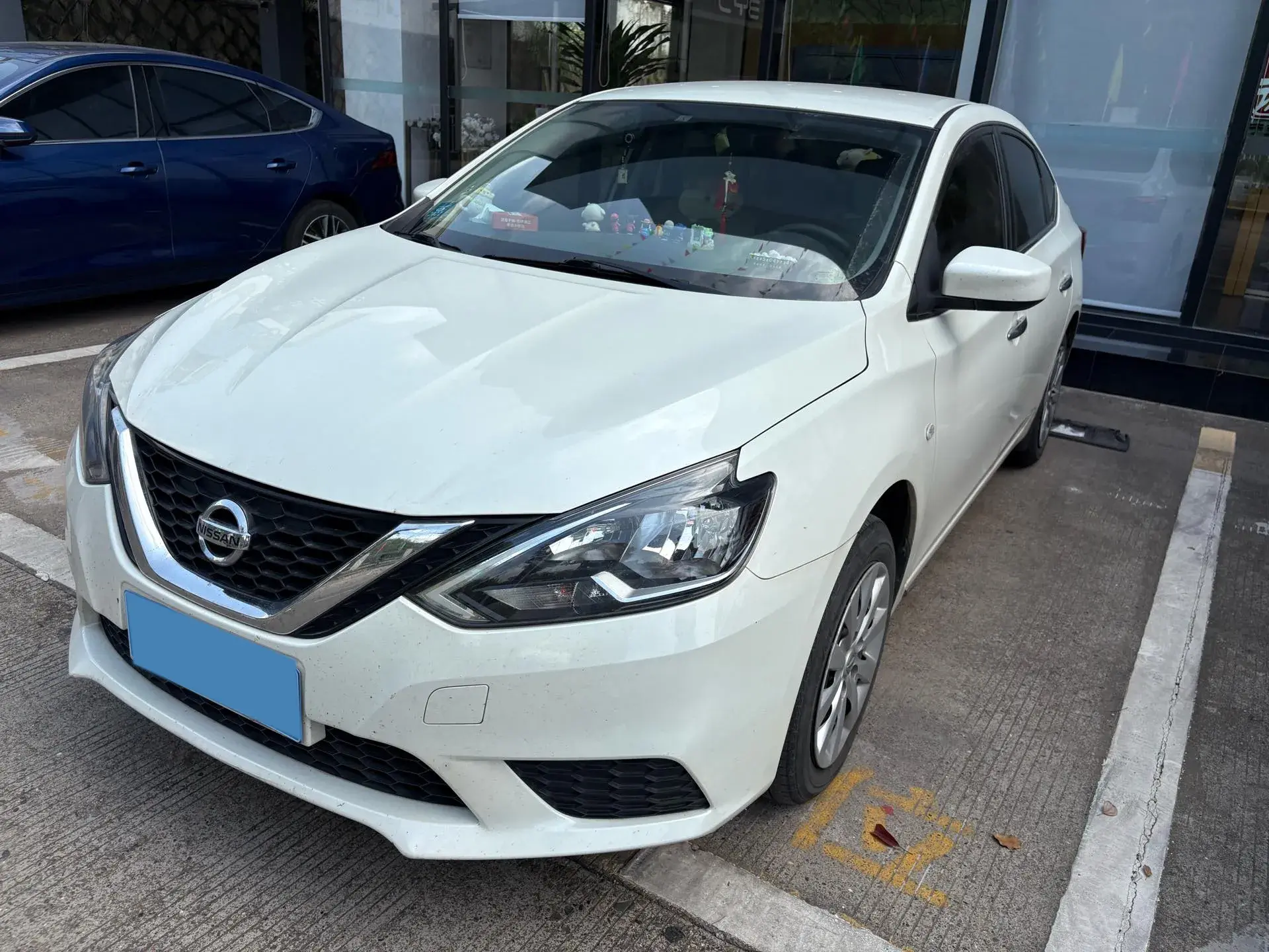 2019 NISSAN SYLPHY view 1