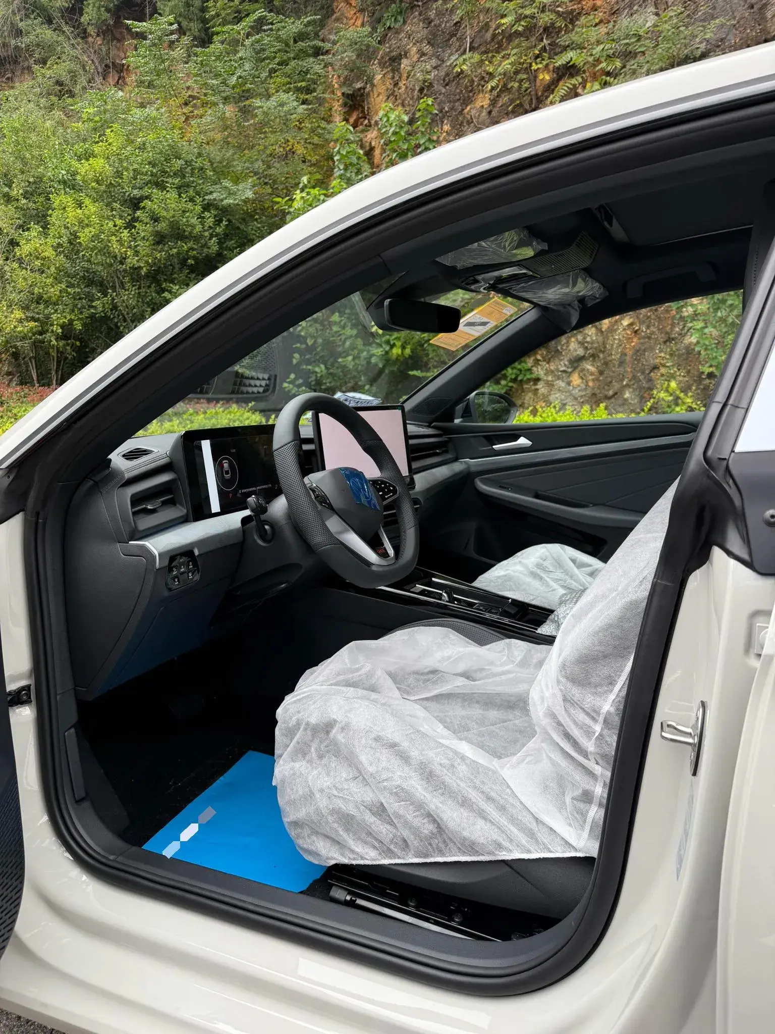 2023 VOLKSWAGEN LAMANDO thumbnail 4