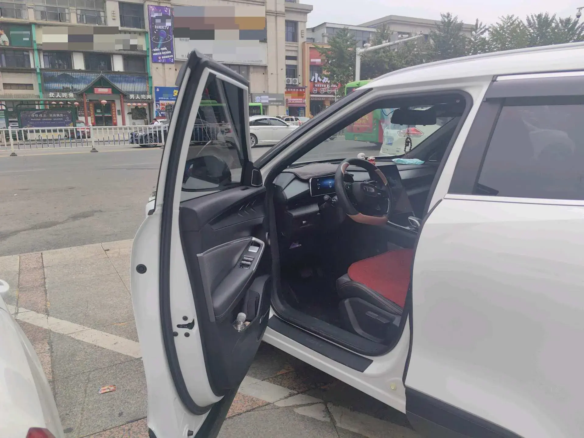 2023 GEELY AZKARRA thumbnail 4