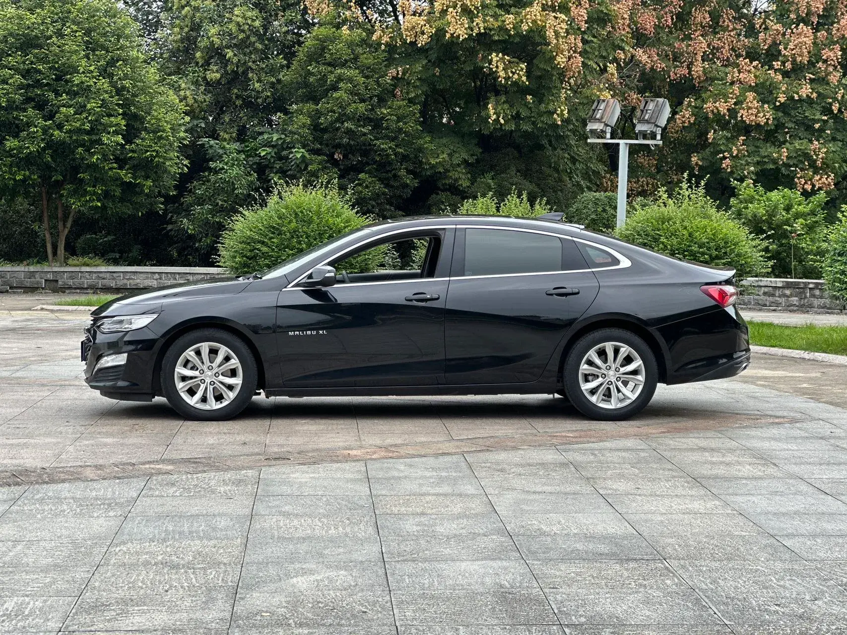 2021 CHEVROLET MALIBU thumbnail 3