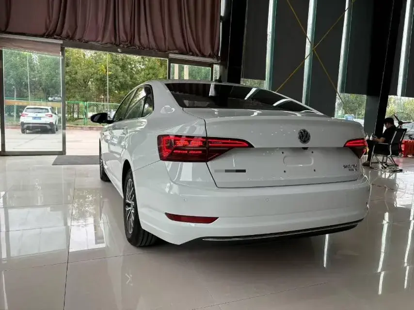 2020 VOLKSWAGEN SAGITAR thumbnail 4