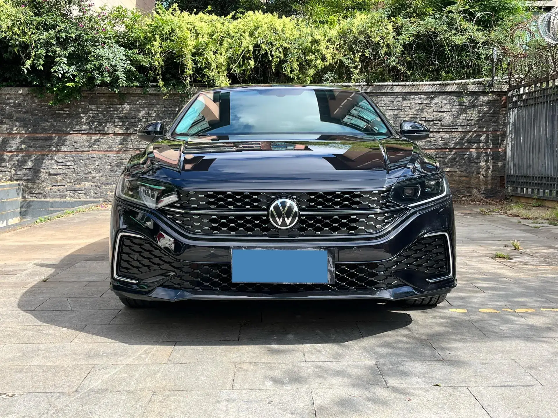 2022 VOLKSWAGEN PASSAT thumbnail 2