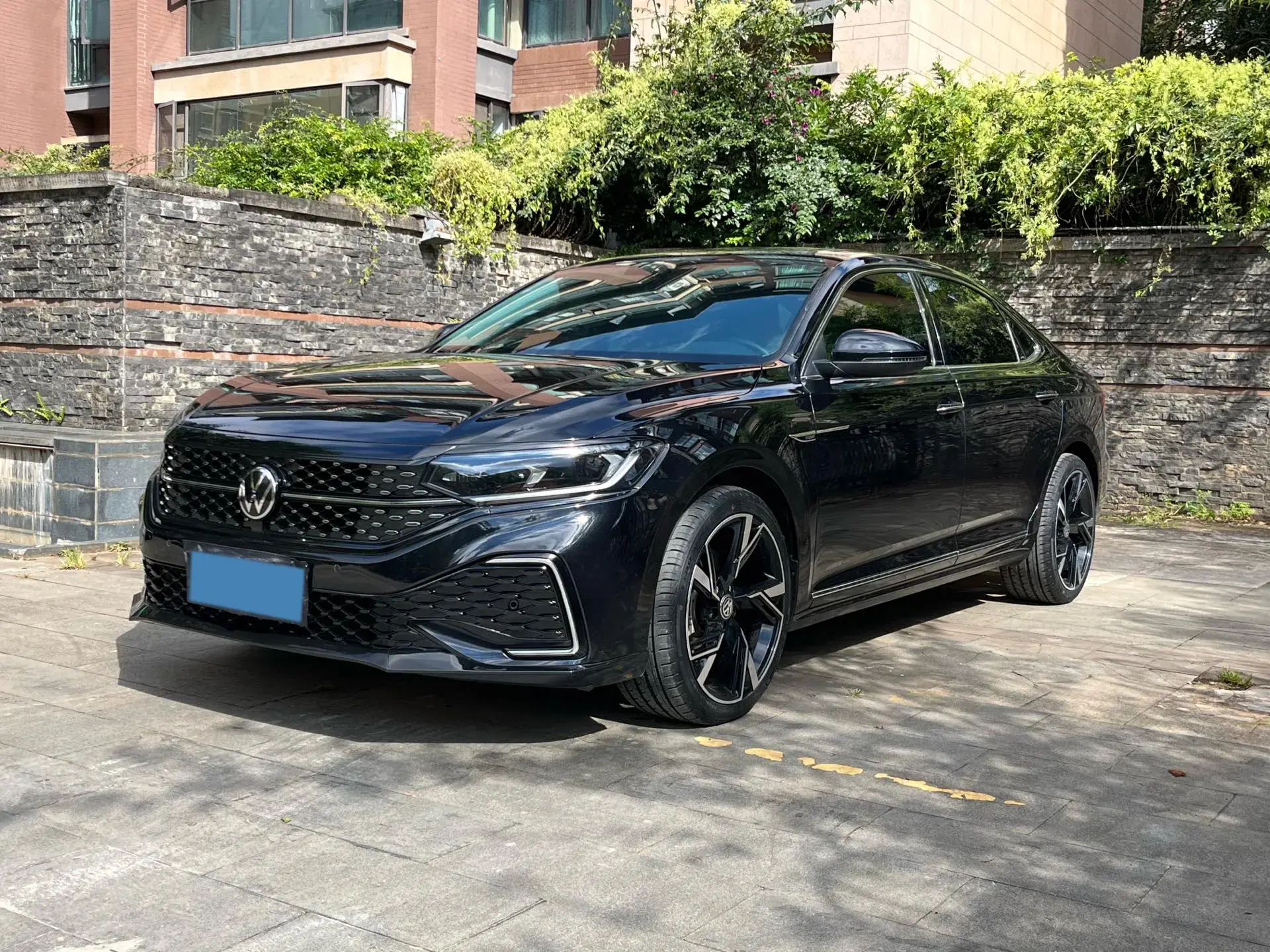 2022 VOLKSWAGEN PASSAT view 1