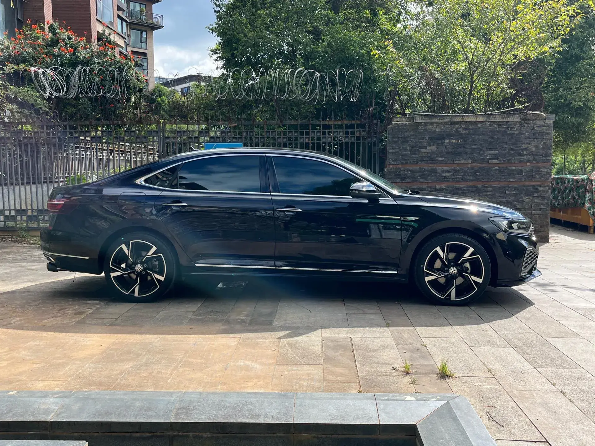 2022 VOLKSWAGEN PASSAT thumbnail 4