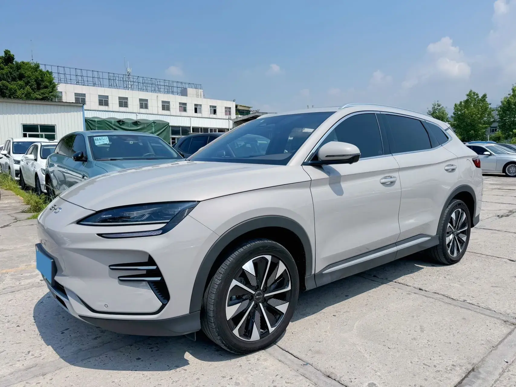 2025 BYD SONG view 1