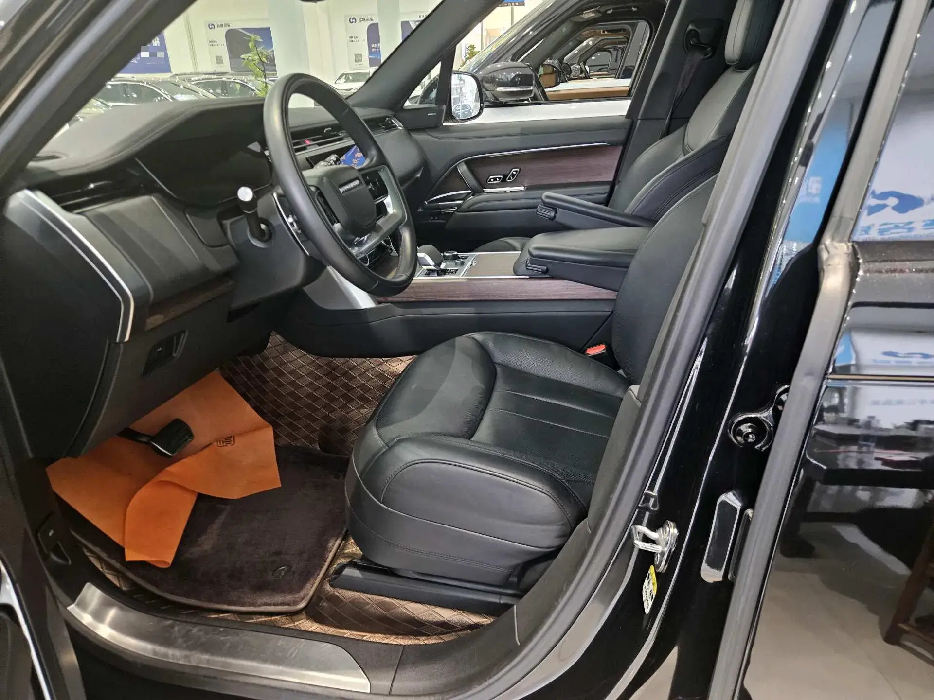 2023 LAND ROVER thumbnail 3