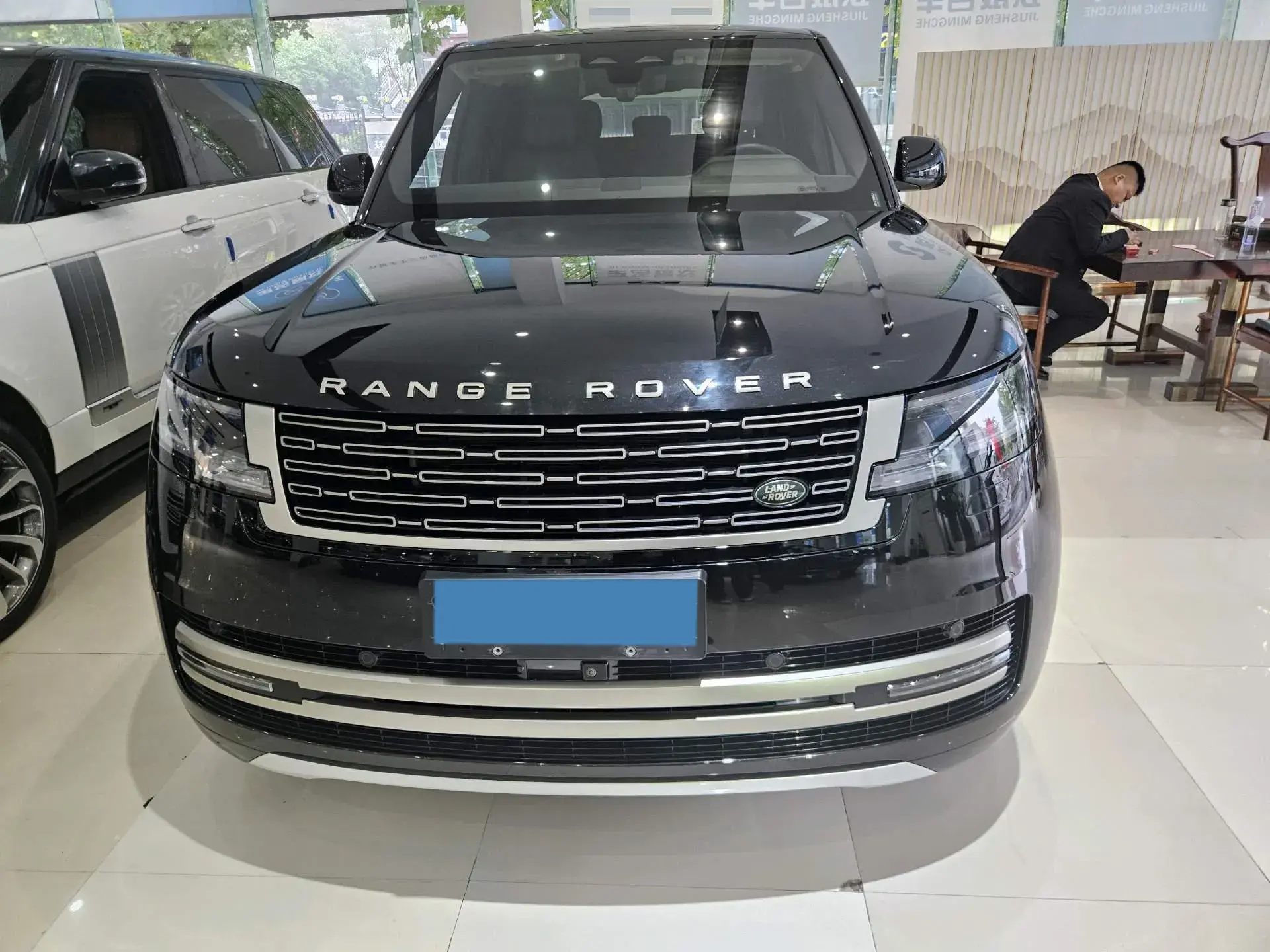 2023 LAND ROVER thumbnail 2