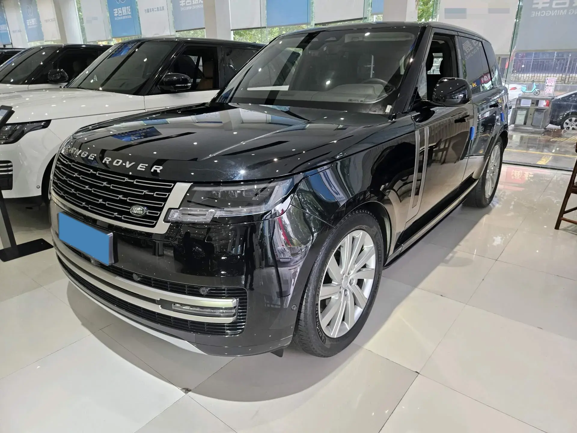 2023 LAND ROVER view 1